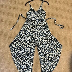 Vince Camuto Women's Tie Front Jumpsuit S, Small White/Blue Multi